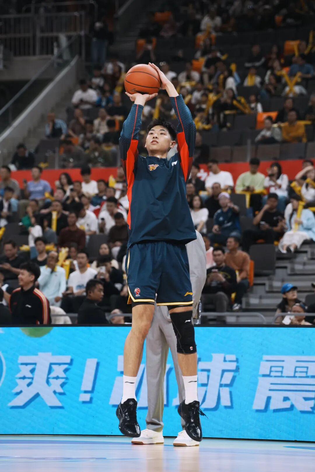 开云-今天崔永熙穿什么？