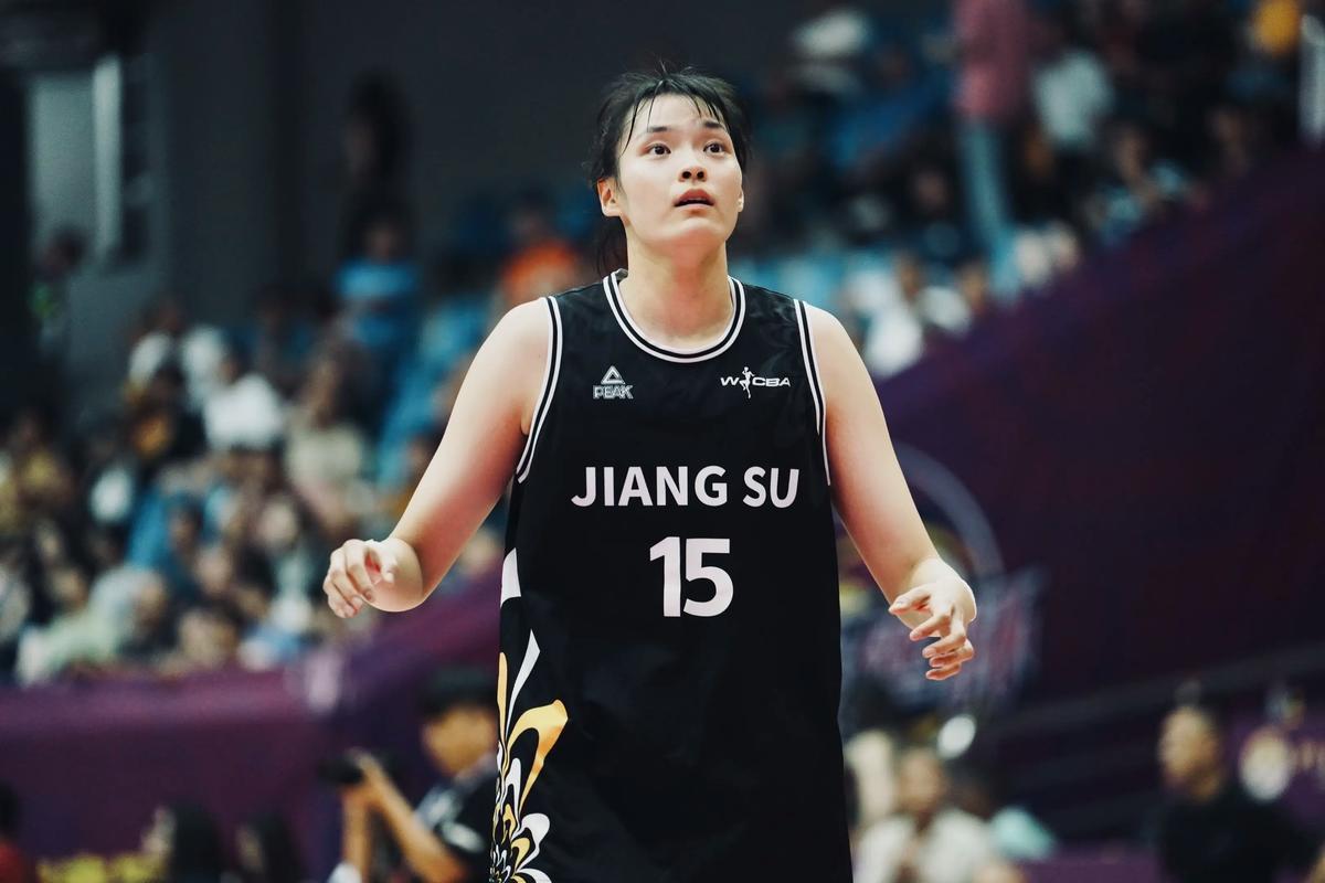 开云官网-爆冷掀翻卫冕冠军！中国女篮26岁2米王牌闪耀：无惧3大内线名将